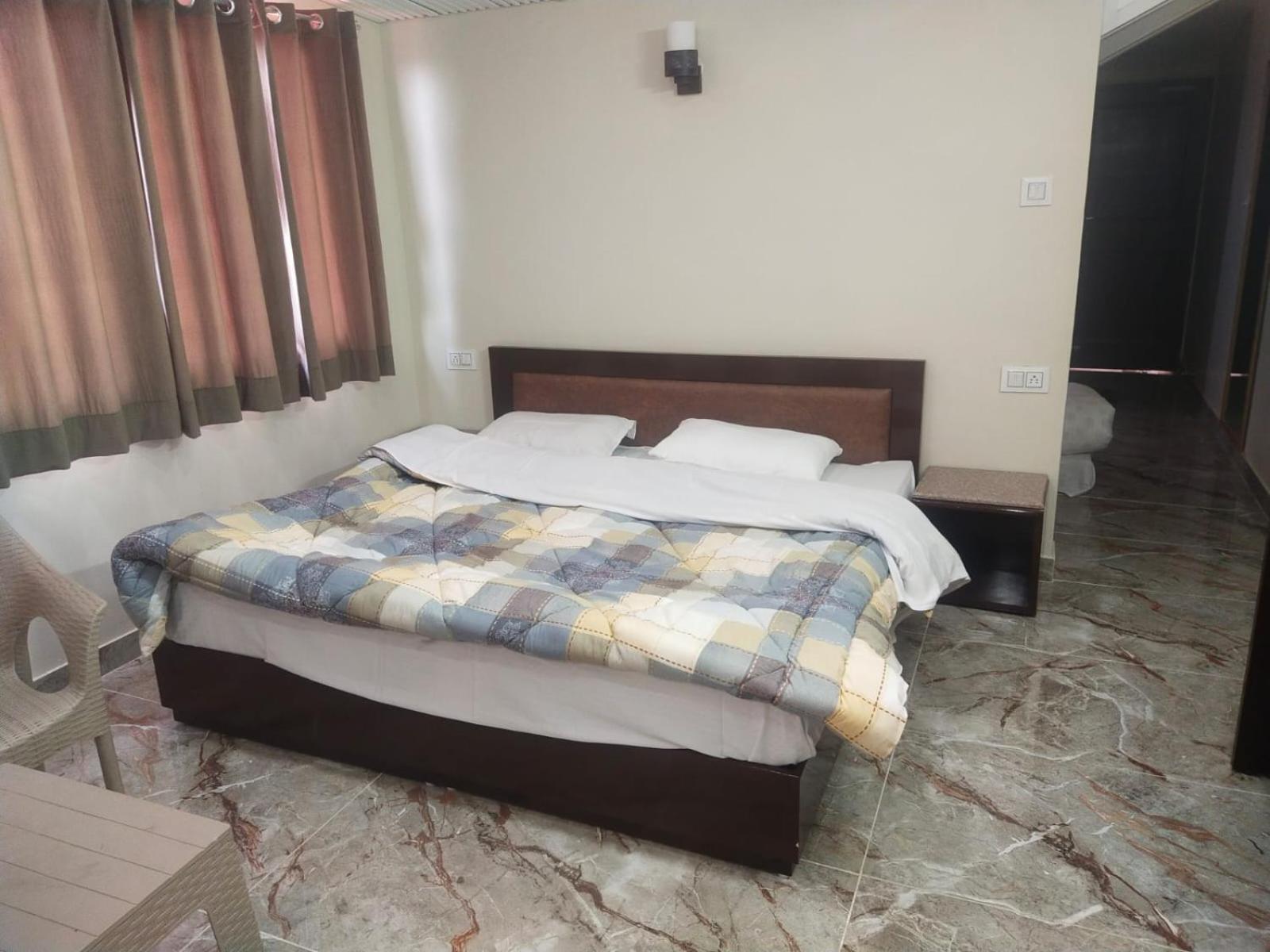 Dhanlaxmi Apartments Shimla Room photo